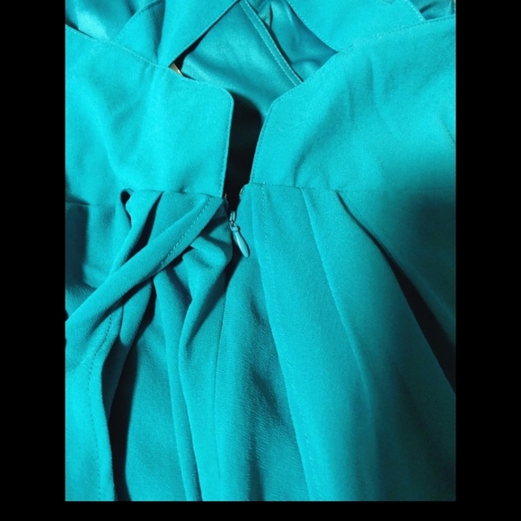 Tobi: Teal dress with crisscross back. - Picture 4 of 11